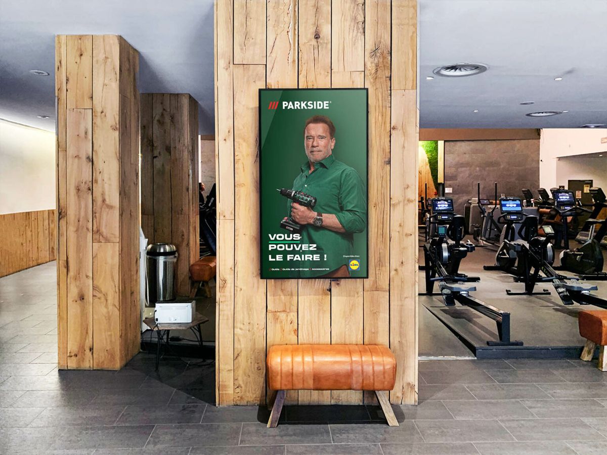 Écran publicitaire dans un club du groupe